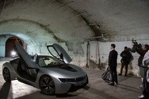 P90210528_lowRes_the-bmw-i8-in-late-s