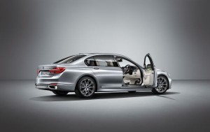 P90231775_lowRes_bmw-individual-7-ser