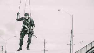 P90235336_lowRes_jon-bernthal-on-set-